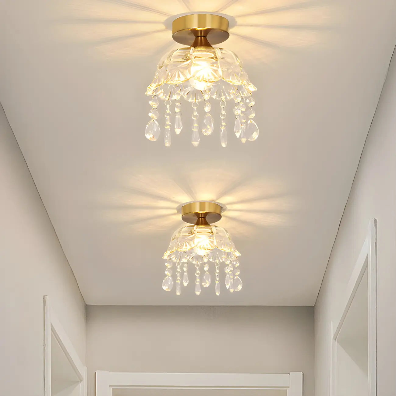 Plafonnier semi-encastré élégant en forme de dôme floral en cristal doré