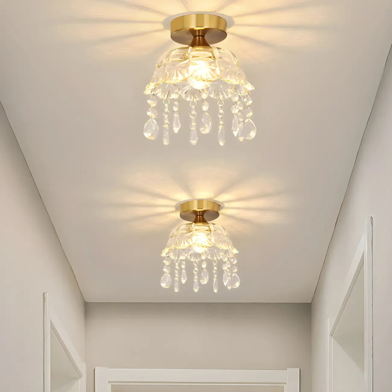 Plafonnier semi-encastré élégant en forme de dôme floral en cristal doré