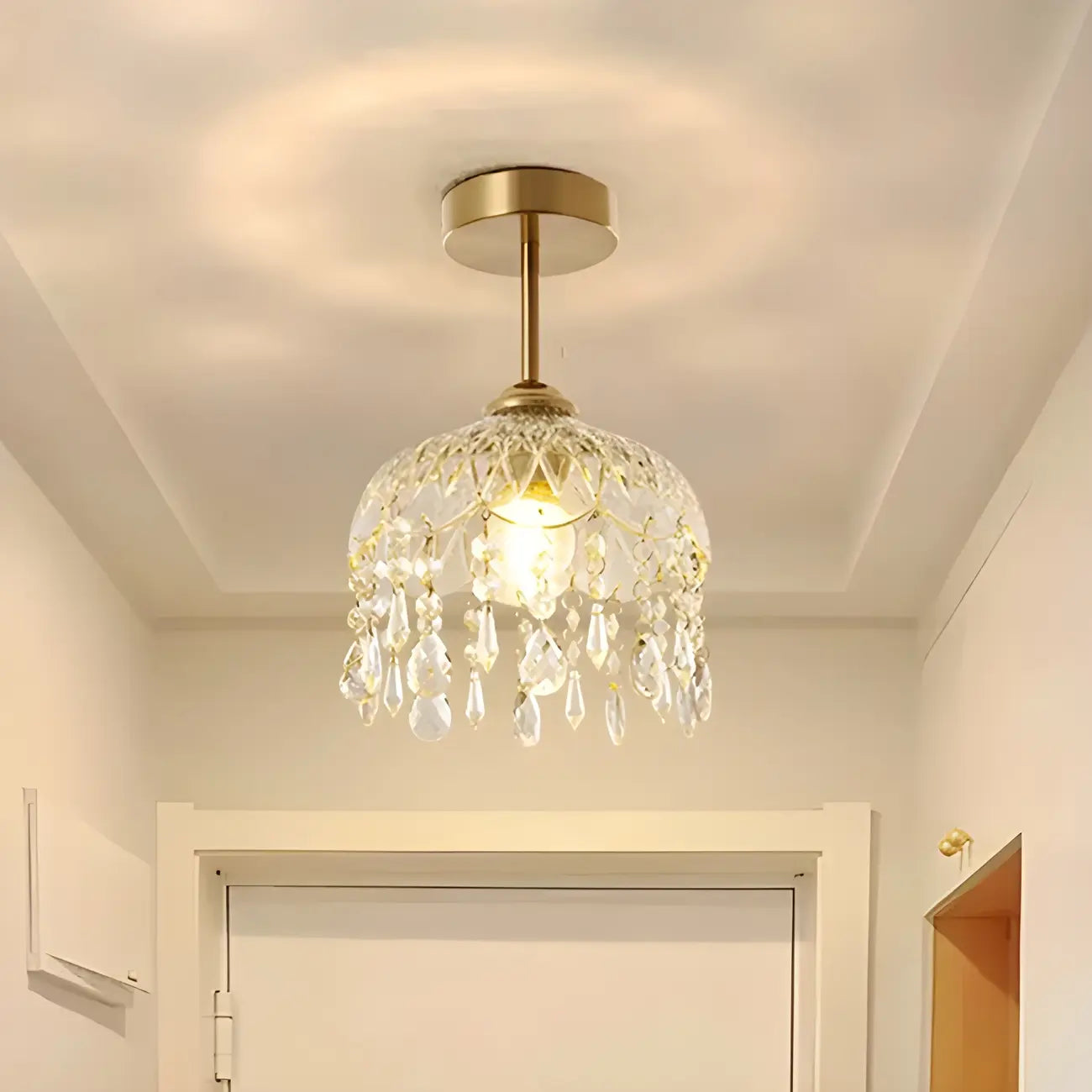 Plafonnier semi-encastré élégant en forme de dôme floral en cristal doré