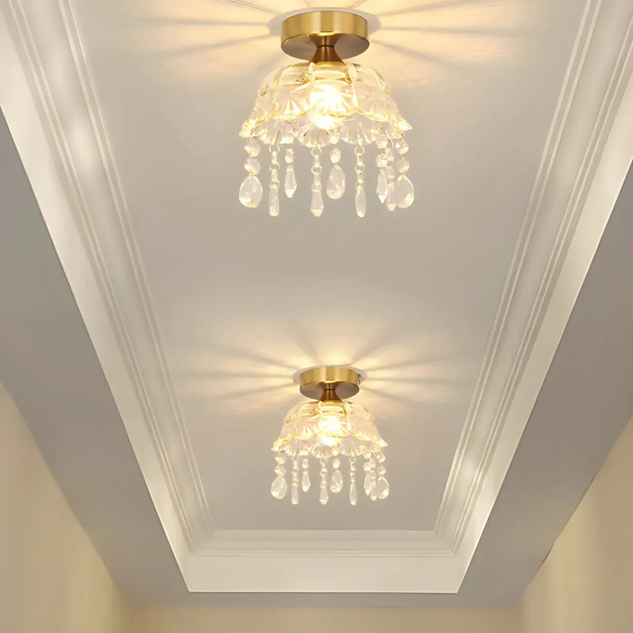 Plafonnier semi-encastré élégant en forme de dôme floral en cristal doré