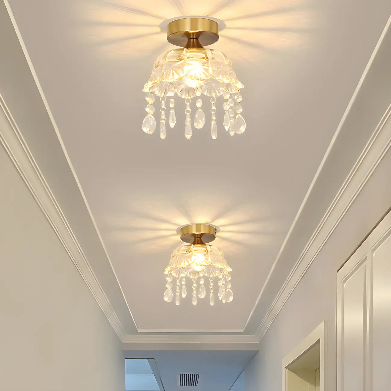 Plafonnier semi-encastré élégant en forme de dôme floral en cristal doré