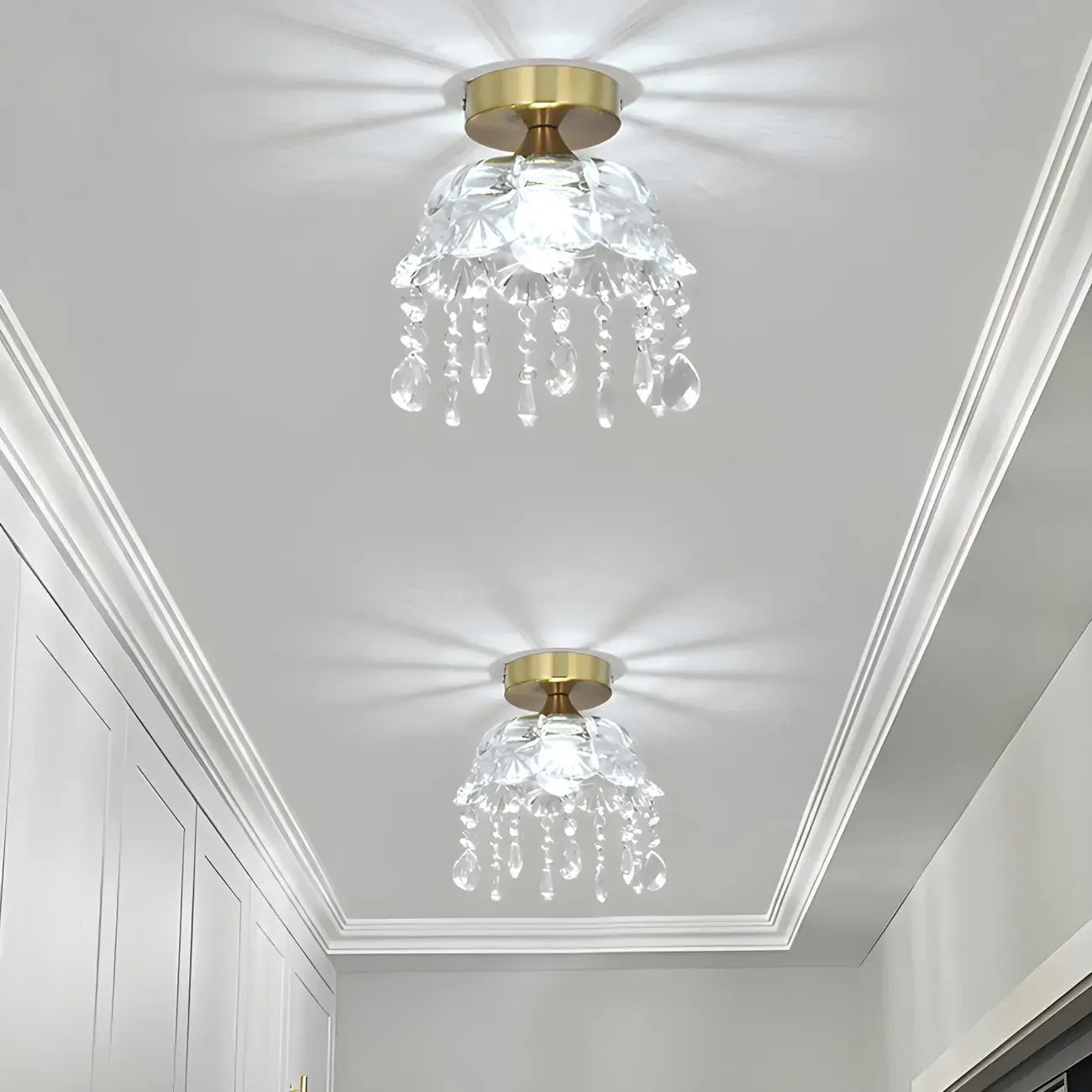 Plafonnier semi-encastré élégant en forme de dôme floral en cristal doré