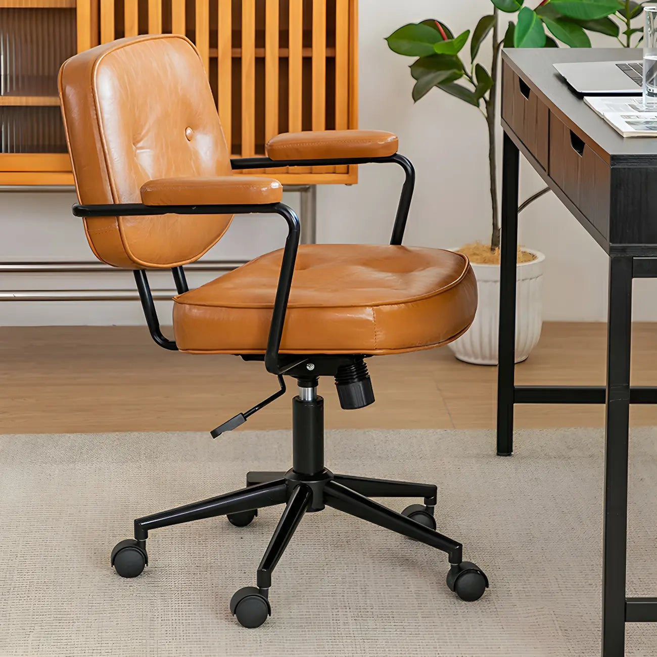Fauteuil de bureau pivotant moderne en cuir marron à dossier bas