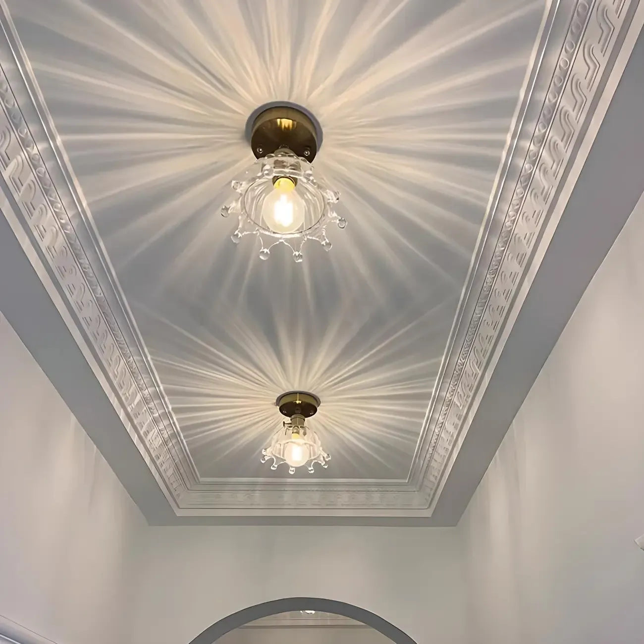 Plafonnier LED semi-encastré géométrique doré pour la décoration d'un couloir