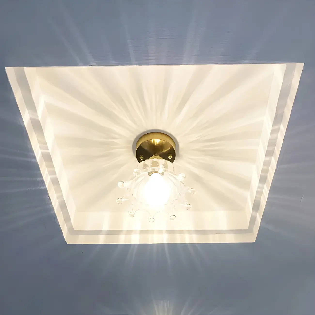 Plafonnier LED semi-encastré géométrique doré pour la décoration d'un couloir
