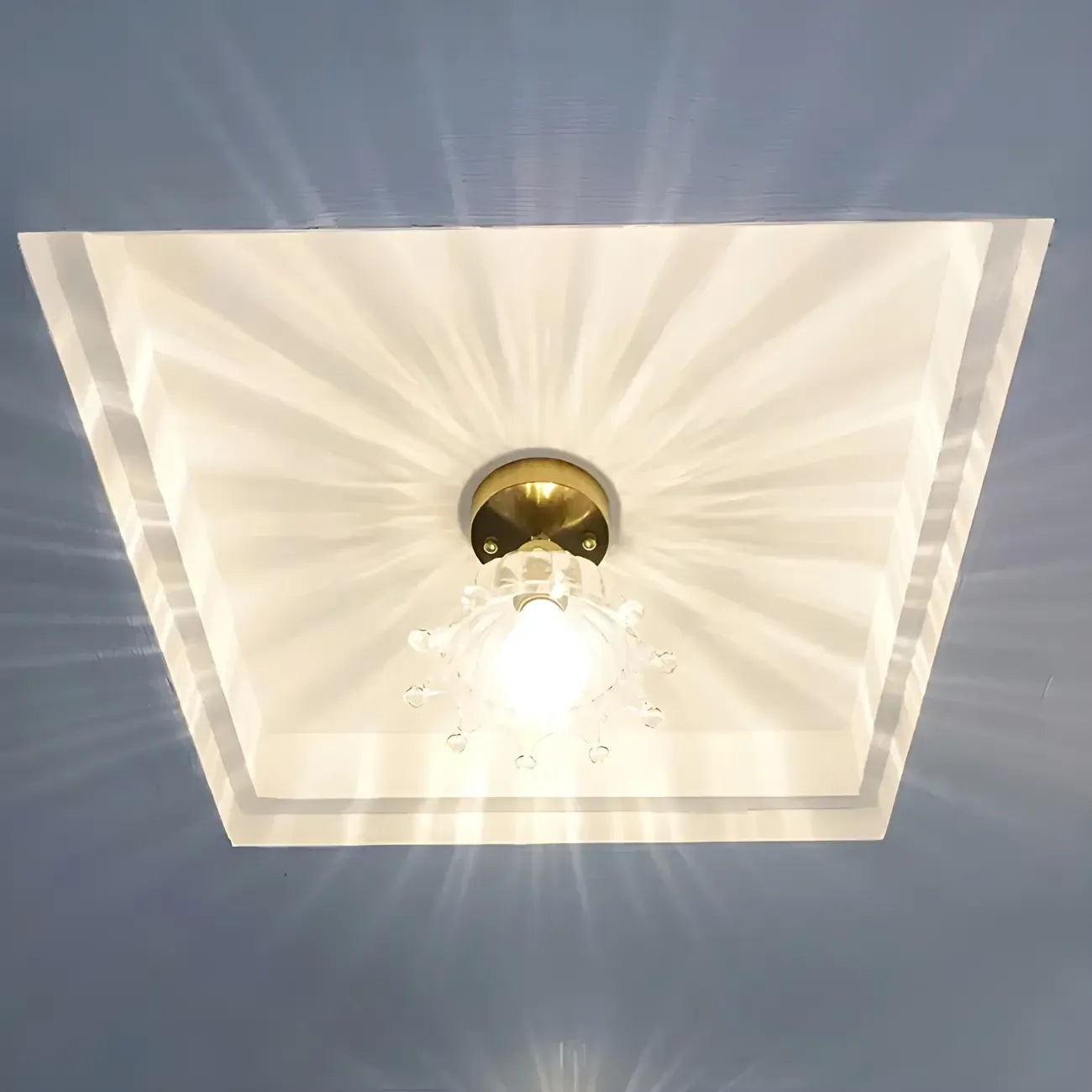 Plafonnier LED semi-encastré géométrique doré pour la décoration d'un couloir