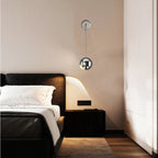 Applique murale LED globe élégante et réglable pour chevet, à intensité variable