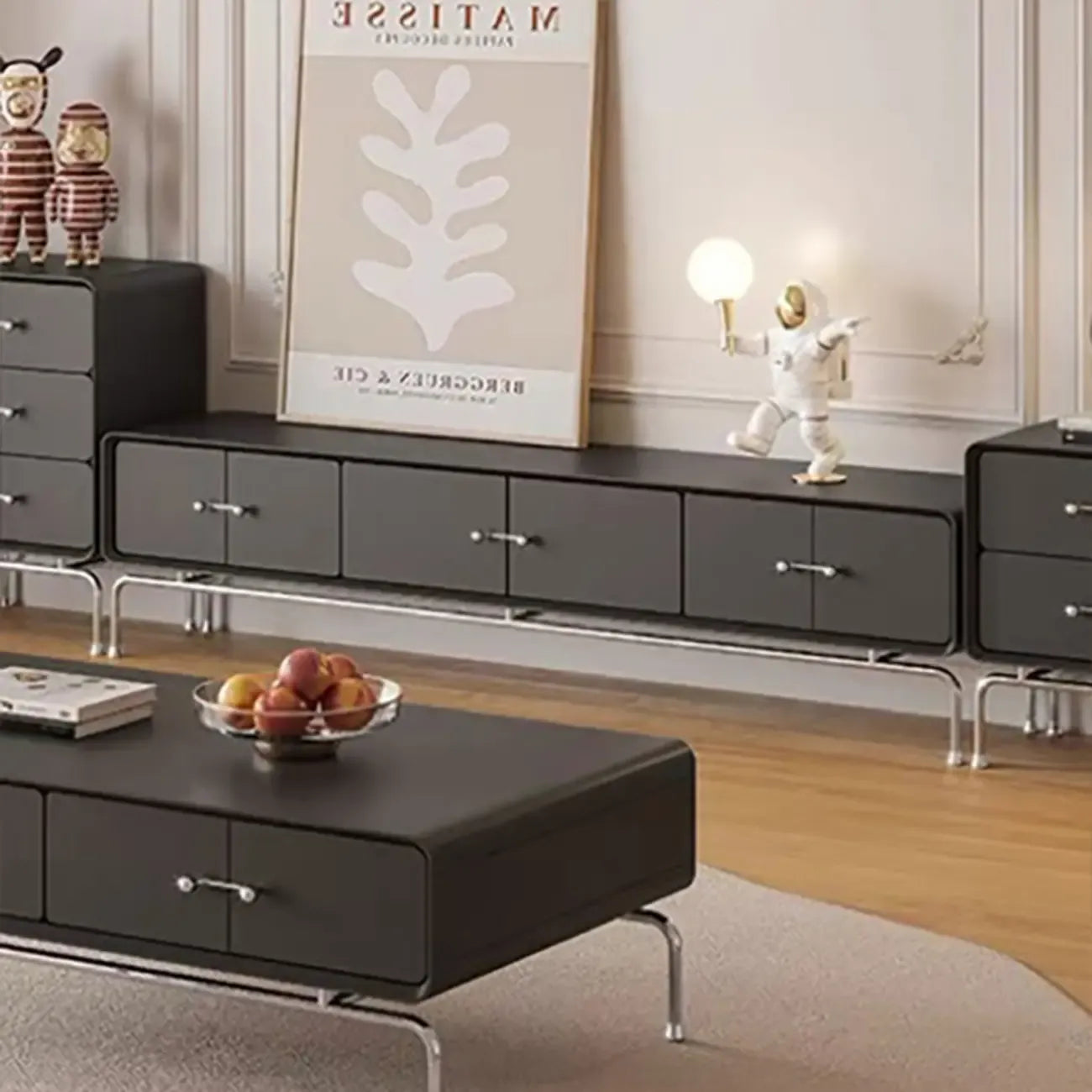 Meuble TV contemporain en bois blanc avec tiroirs et armoire