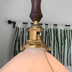 Suspension moderne en verre avec accents dorés et fleurs