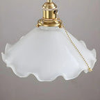 Suspension moderne en verre avec accents dorés et fleurs