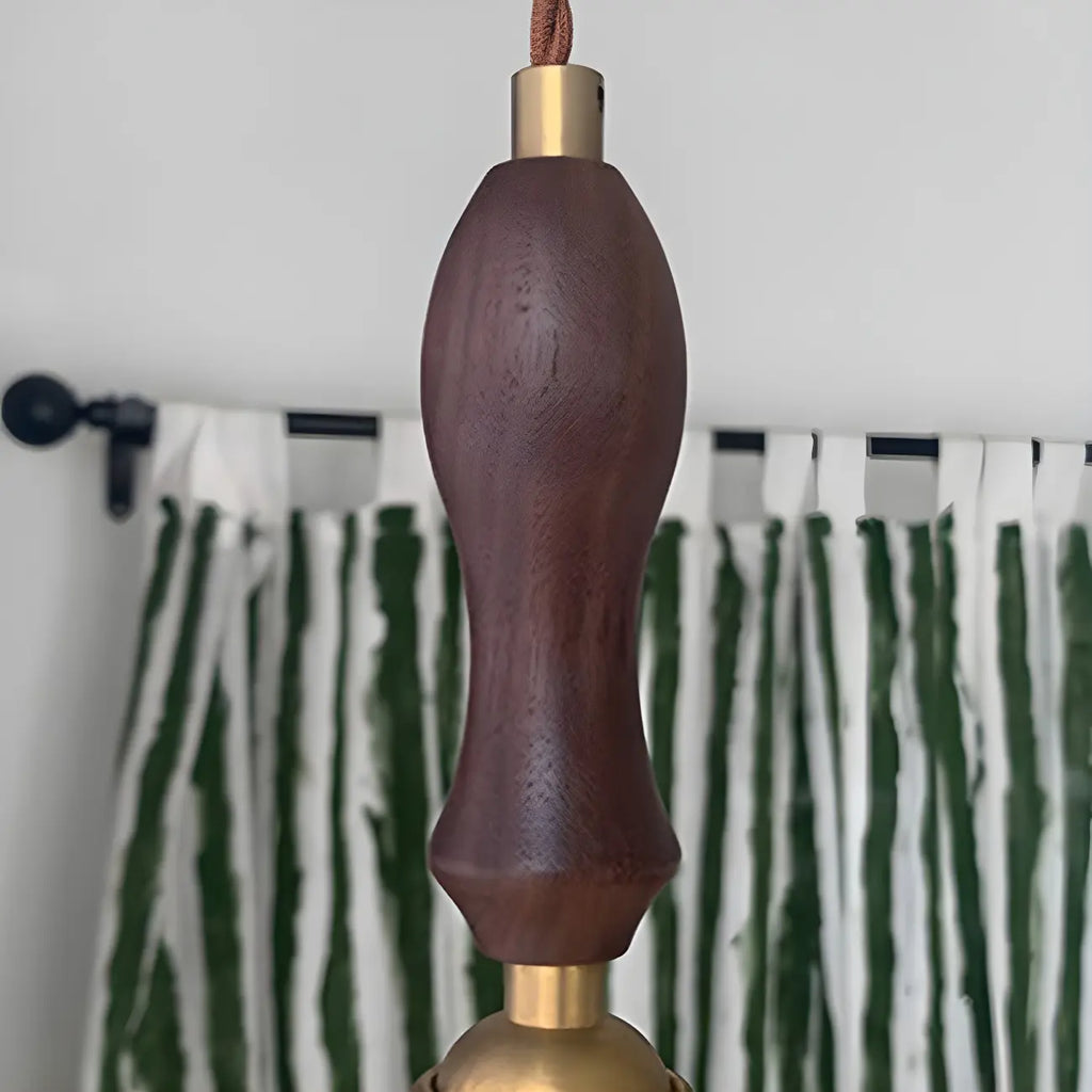 Suspension moderne en verre avec accents dorés et fleurs