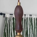 Suspension moderne en verre avec accents dorés et fleurs