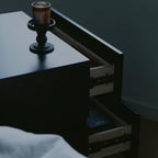 Table de chevet minimaliste à 2 tiroirs en bois noir brillant