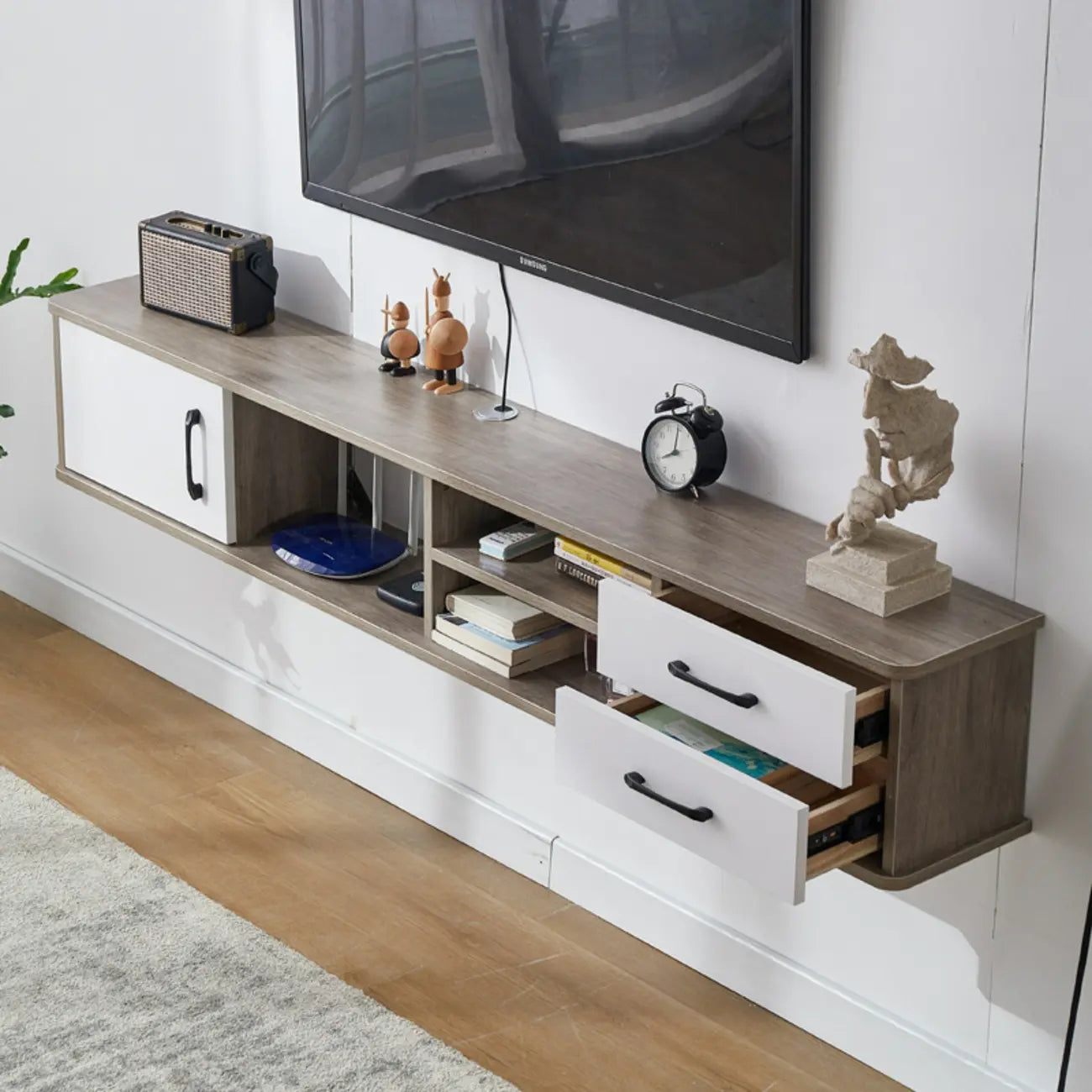 Mobile TV sospeso con 59 cassetti e ripiani aperti in legno grigio