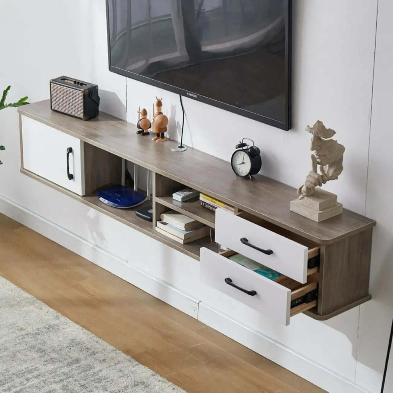 Mobile TV sospeso con 59 cassetti e ripiani aperti in legno grigio