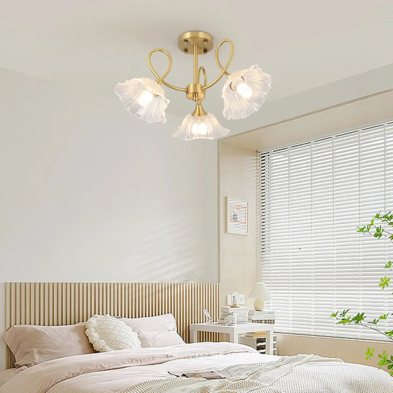 Plafonnier semi-encastré moderne doré en forme de fleur avec 3 lumières