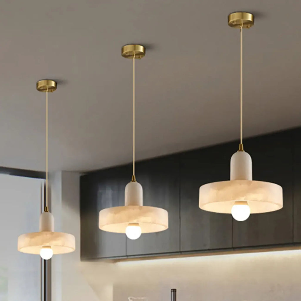 Suspension cylindrique moderne en métal doré pour îlot de cuisine