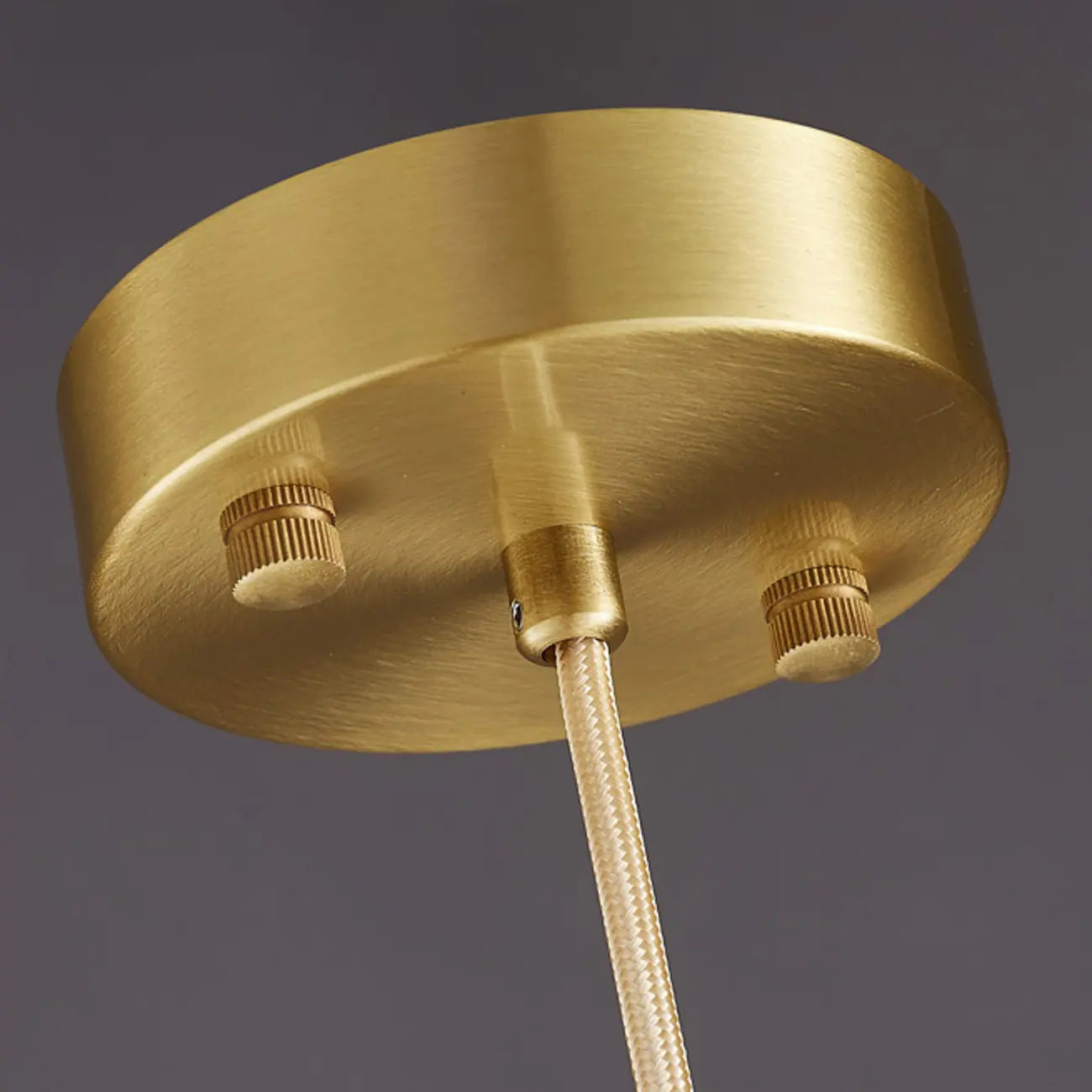 Suspension cylindrique moderne en métal doré pour îlot de cuisine