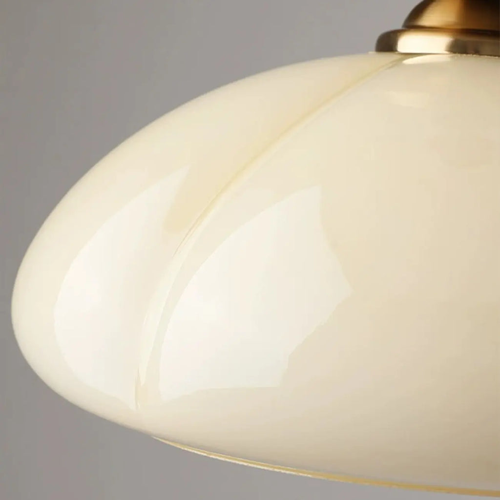 Mini plafonnier semi-encastré minimaliste en verre jaune laiteux avec dôme, style minimaliste