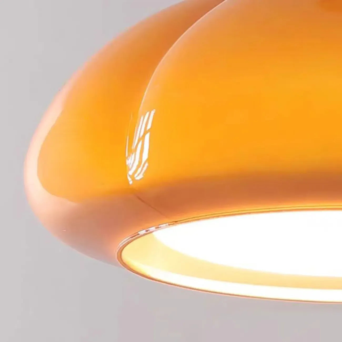 Mini plafonnier semi-encastré minimaliste en verre jaune laiteux avec dôme, style minimaliste