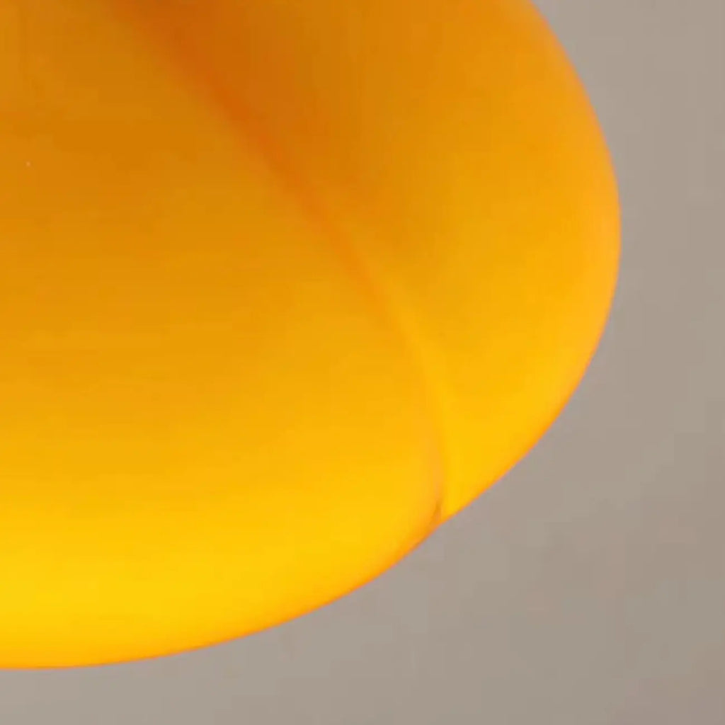 Mini plafonnier semi-encastré minimaliste en verre jaune laiteux avec dôme, style minimaliste