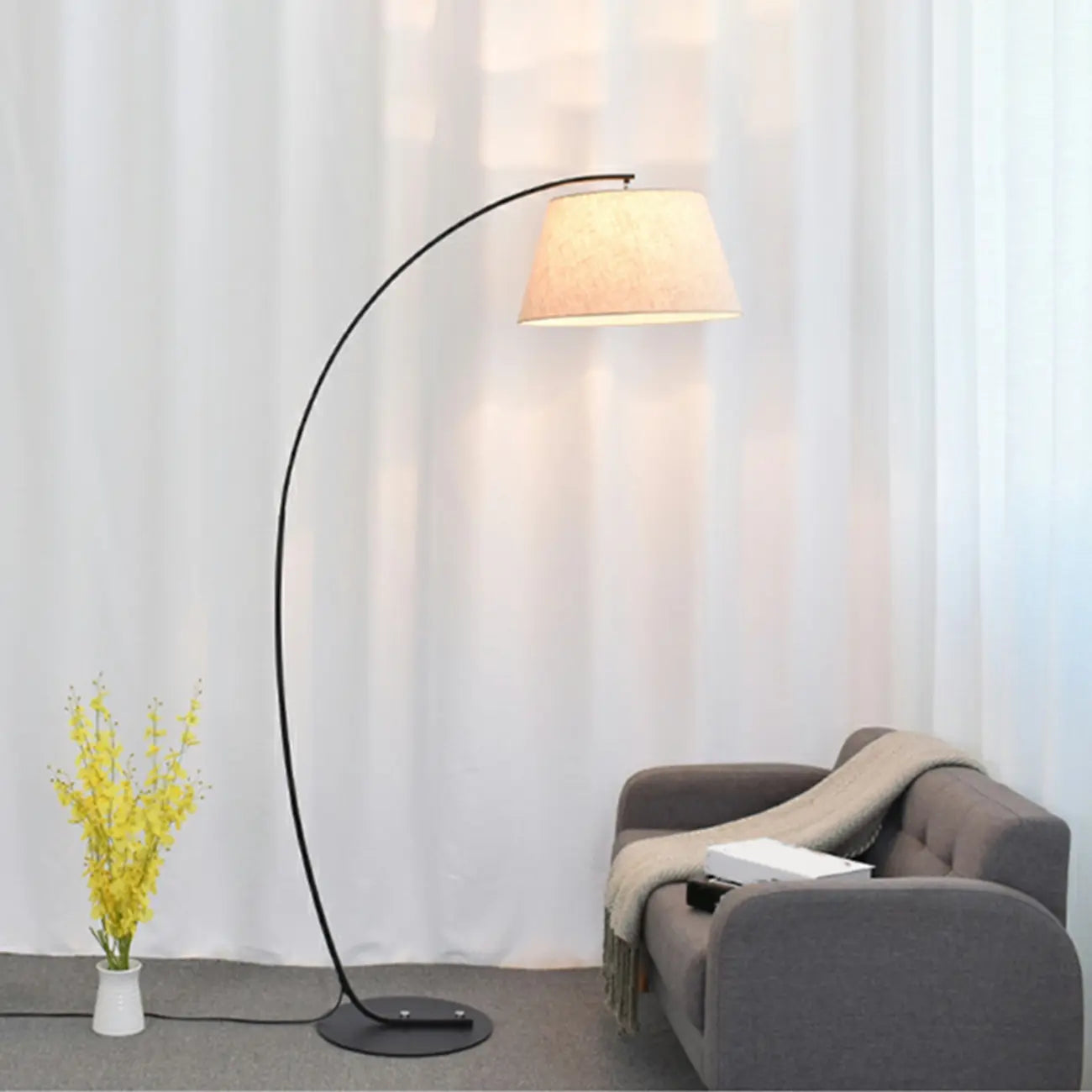 Lampadaire arqué moderne à LED avec abat-jour en tissu pour salon