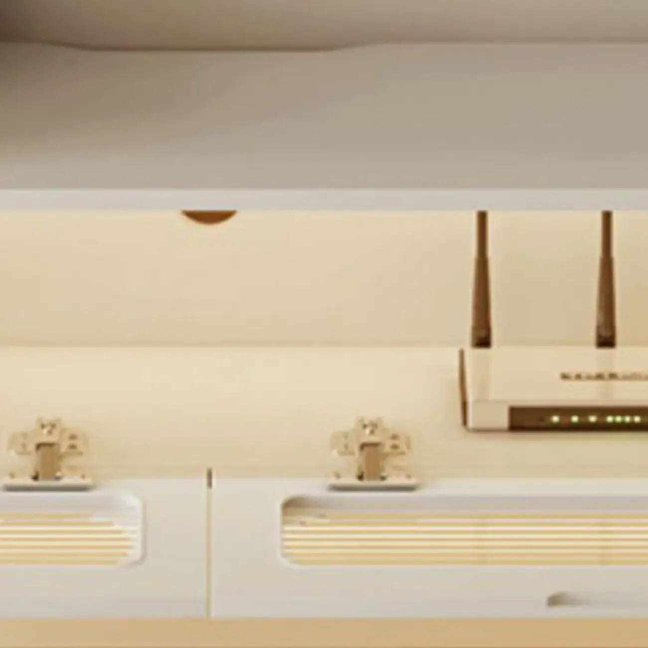 Meuble TV suspendu minimaliste en bois avec éclairage et tiroirs