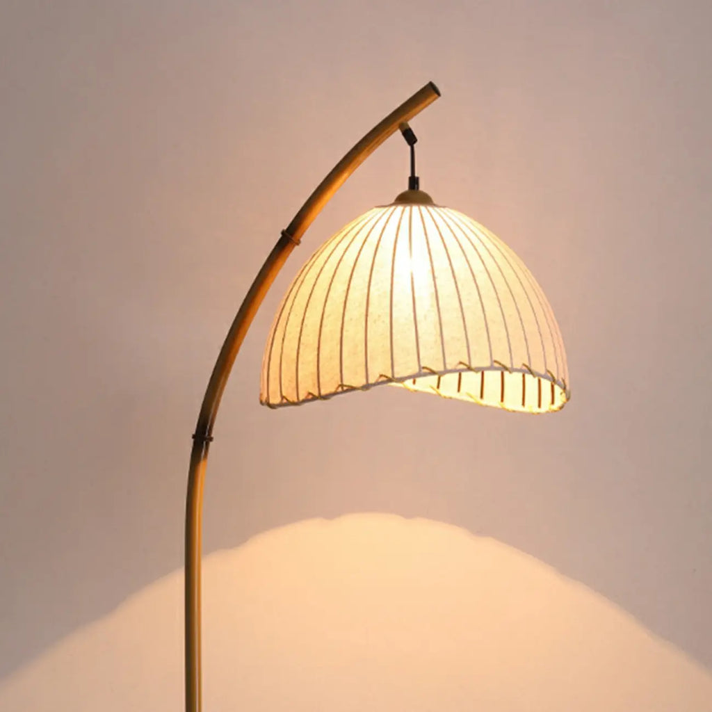 Lampadaire arqué kaki à brancher avec abat-jour en tissu pour salon