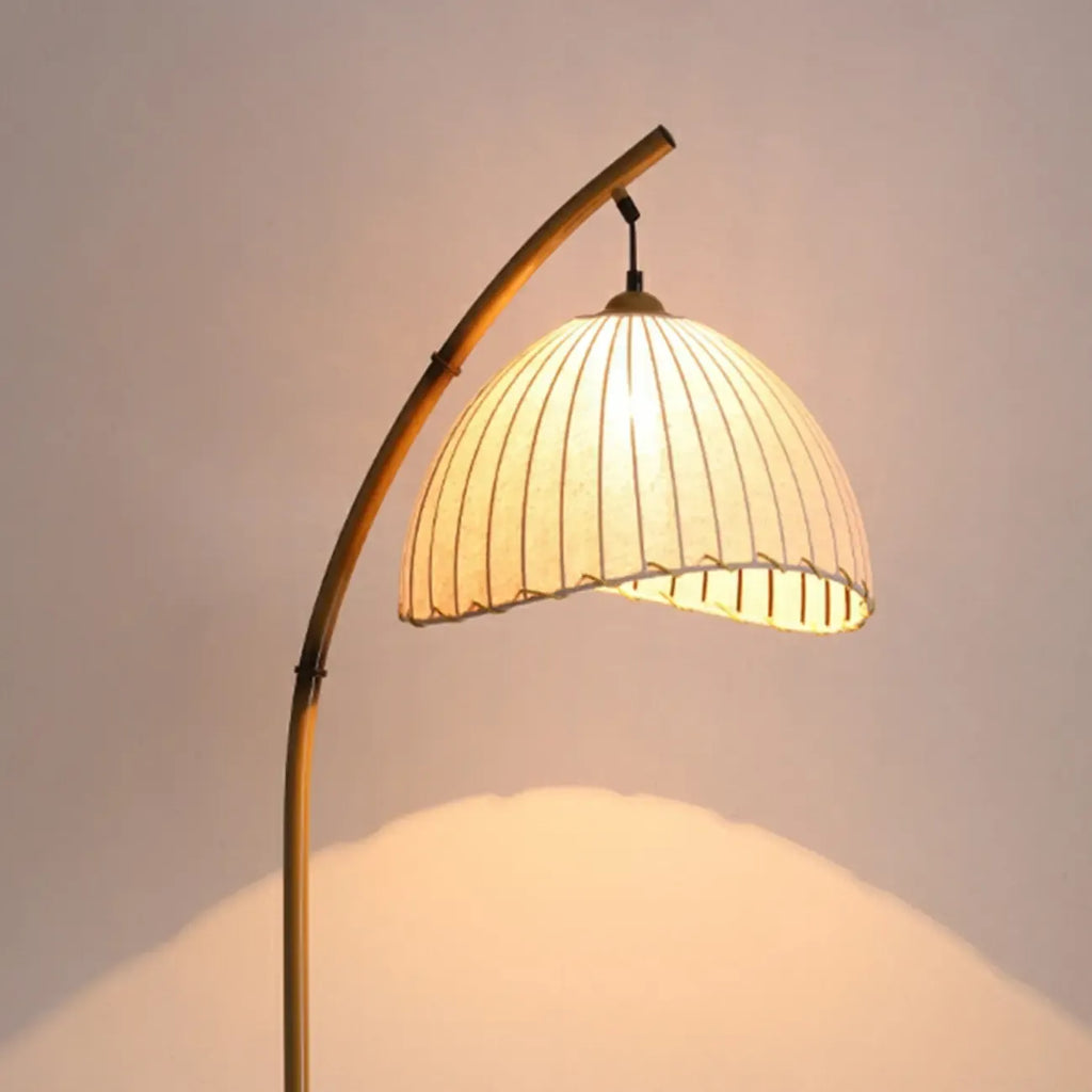 Lampadaire arqué kaki à brancher avec abat-jour en tissu pour salon