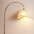 Lampadaire arqué kaki à brancher avec abat-jour en tissu pour salon