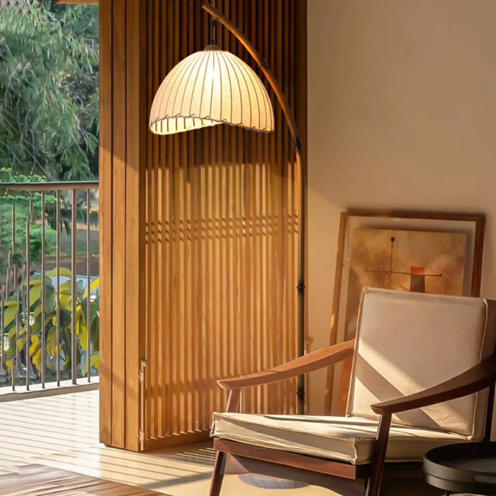 Lampadaire arqué kaki à brancher avec abat-jour en tissu pour salon