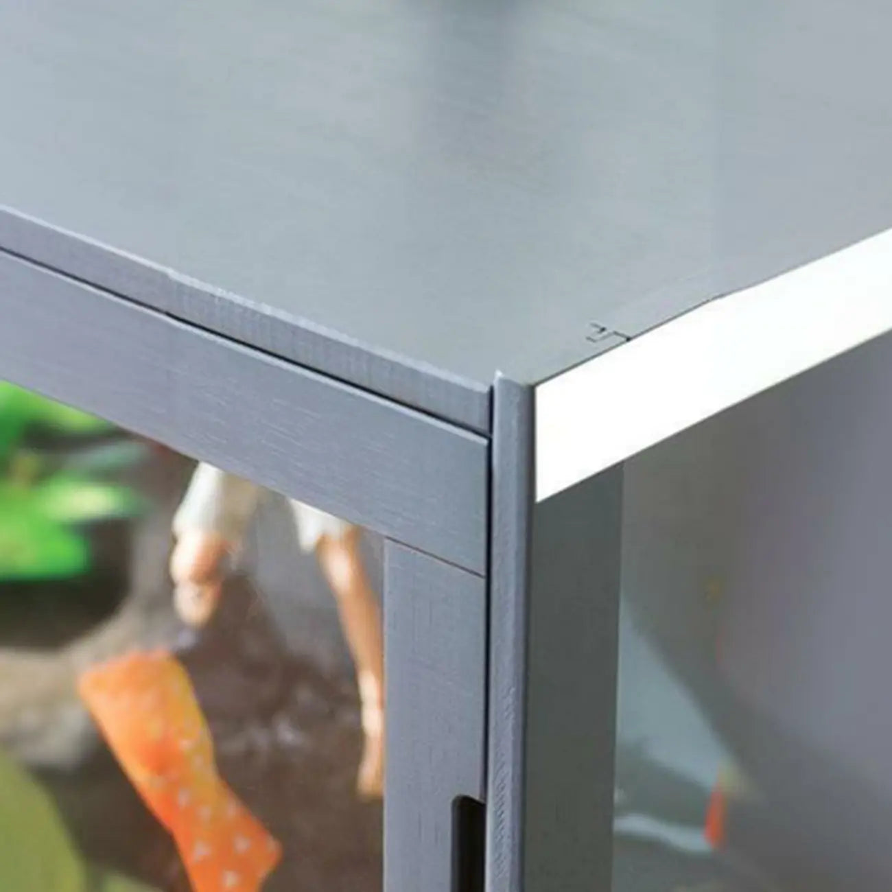 Vitrine moderne en bambou gris et verre pour salon