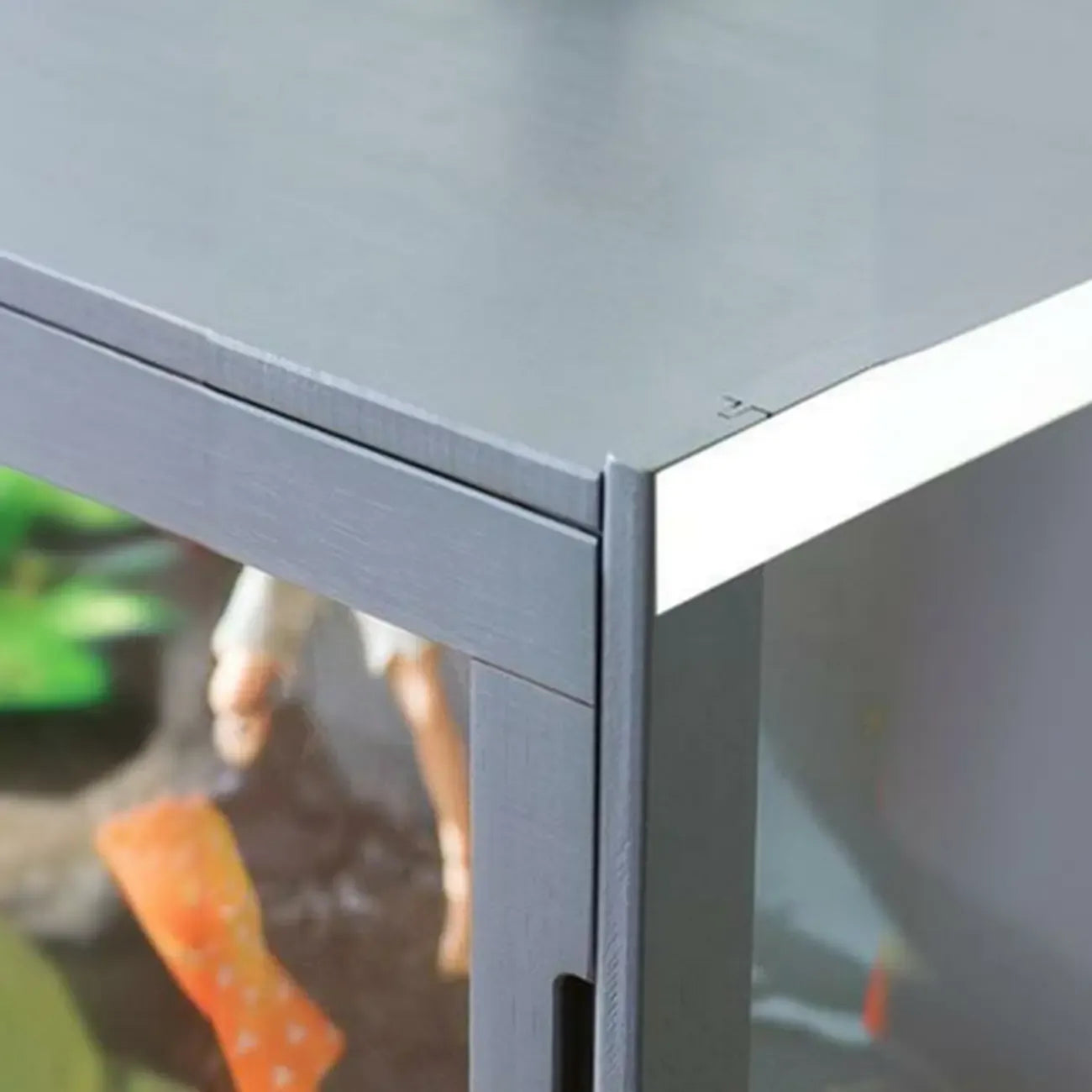 Vitrine moderne en bambou gris et verre pour salon
