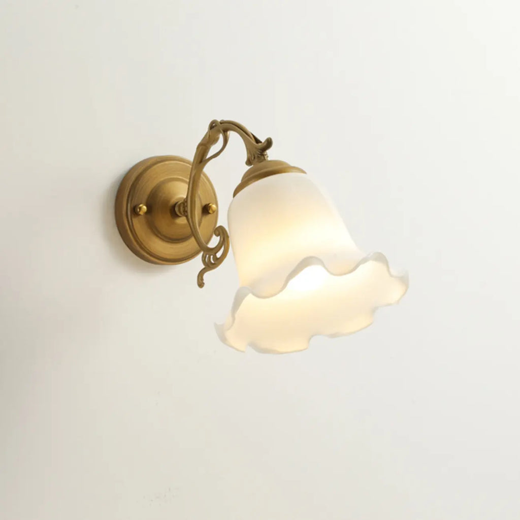 Mini applique murale blanche avec abat-jour en verre pour salon