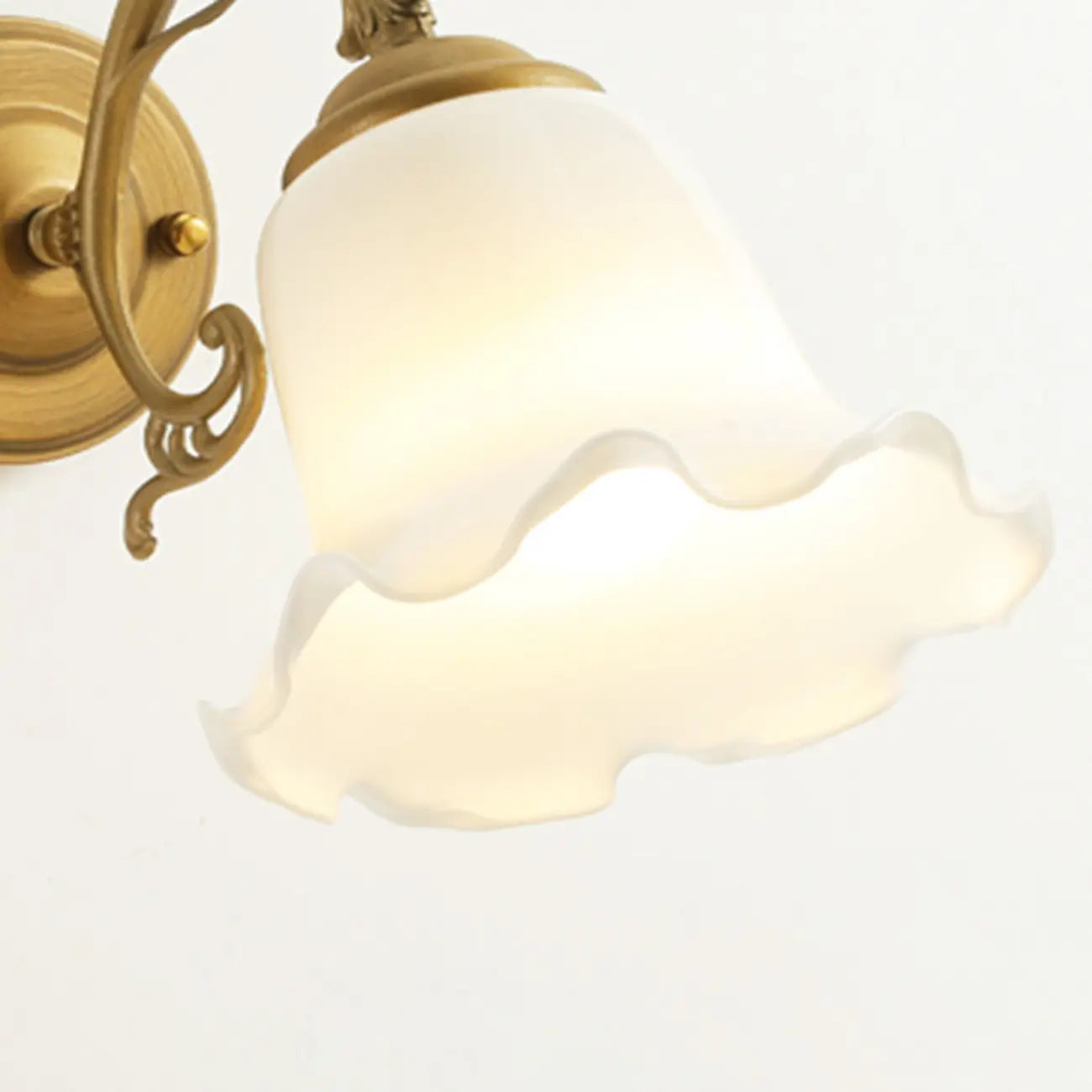 Mini applique murale blanche avec abat-jour en verre pour salon