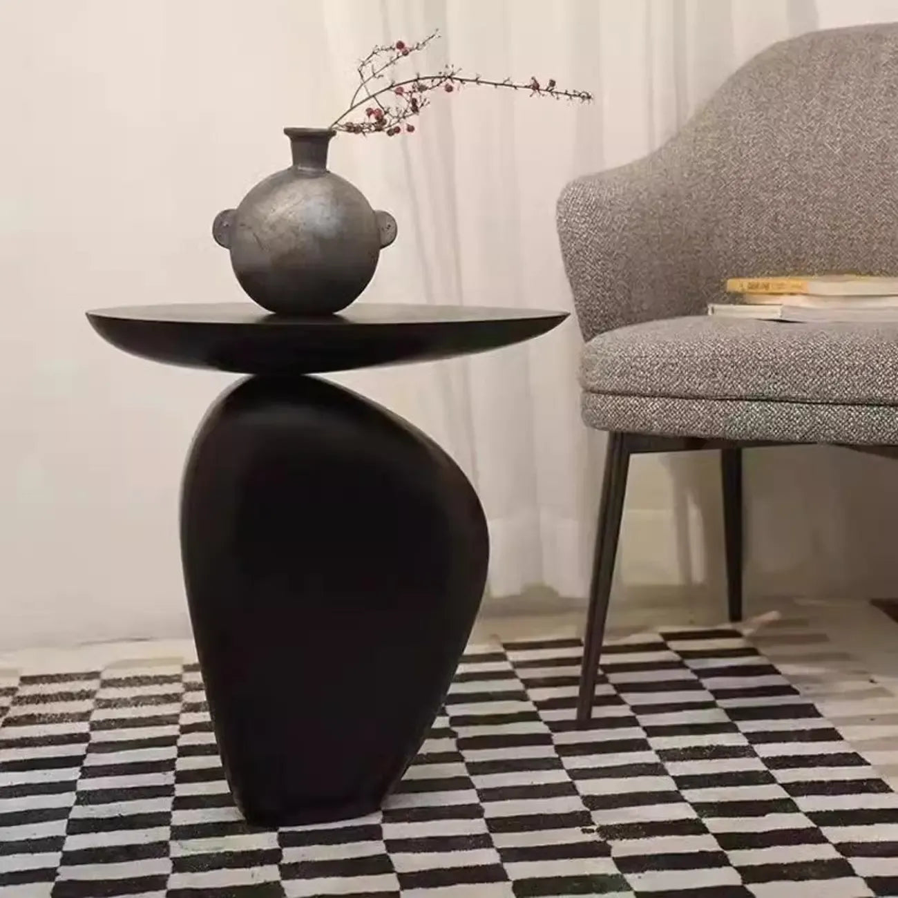 Table d'appoint moderne noire avec piètement en acier