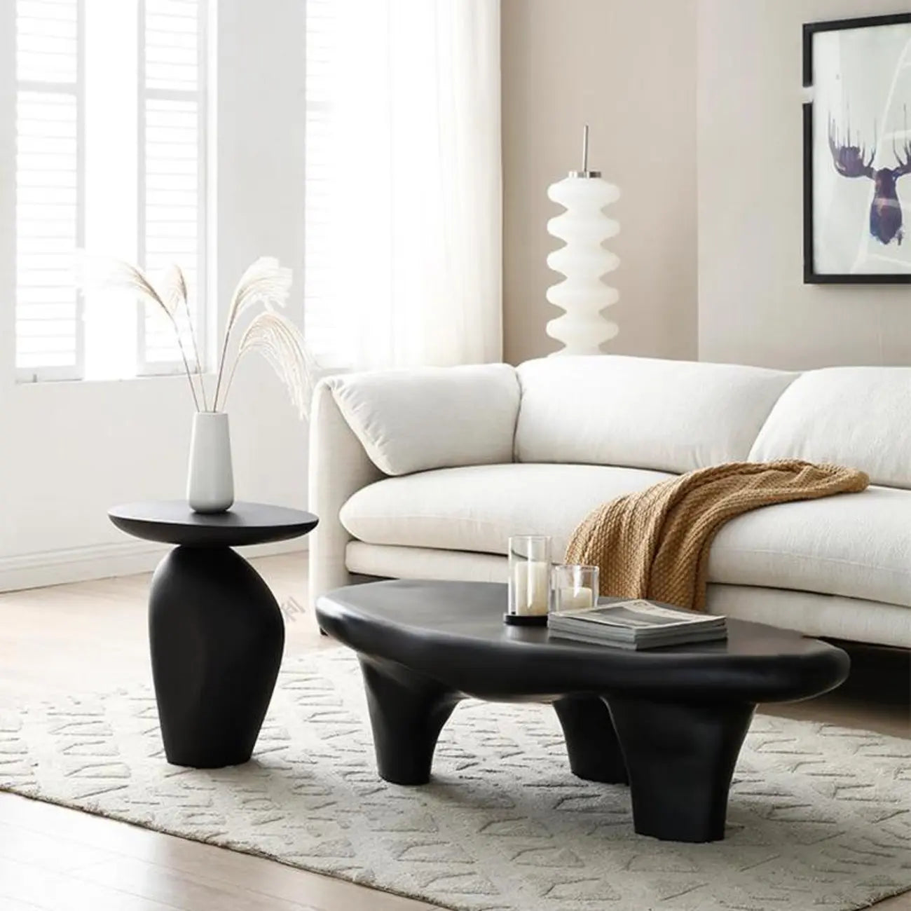 Table d'appoint moderne noire avec piètement en acier
