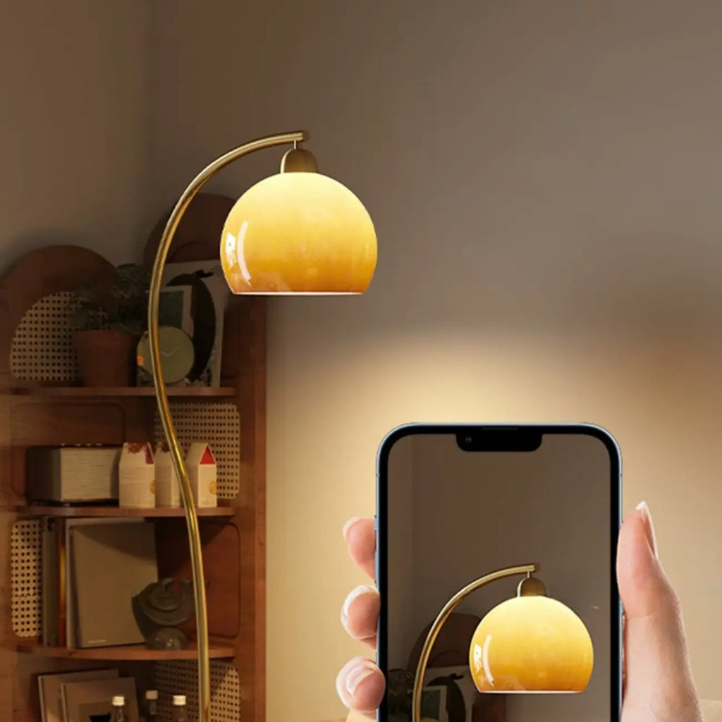 Lampadaire arqué moderne avec abat-jour en dôme de verre pour salon