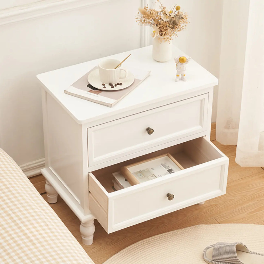 Table de chevet classique à 3 tiroirs en bois blanc pur