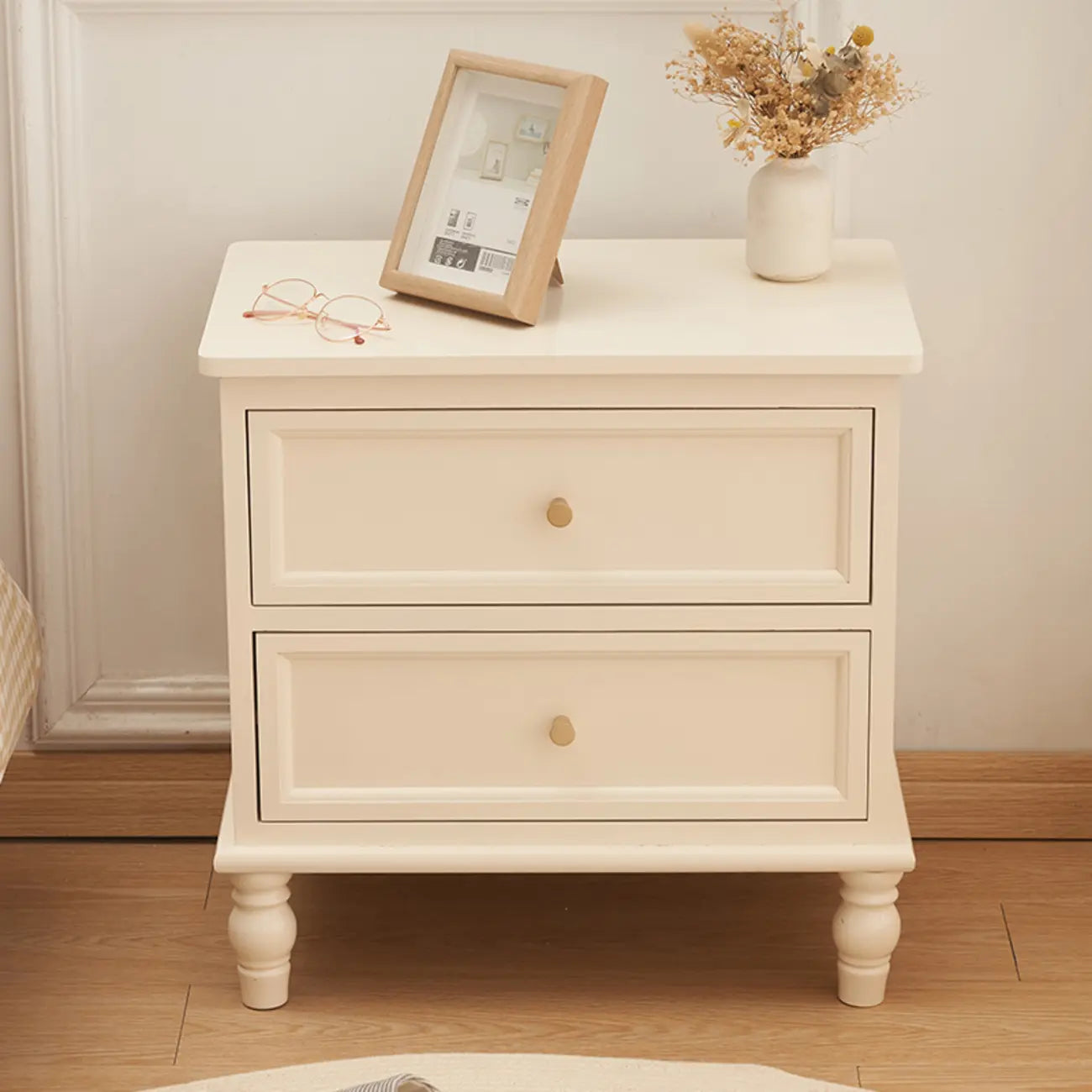 Table de chevet classique à 3 tiroirs en bois blanc pur