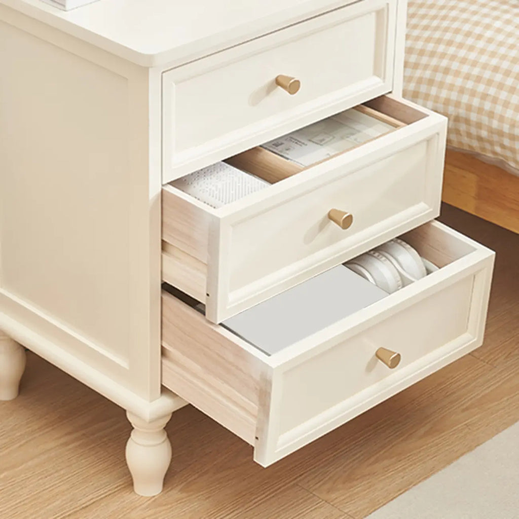 Table de chevet classique à 3 tiroirs en bois blanc pur