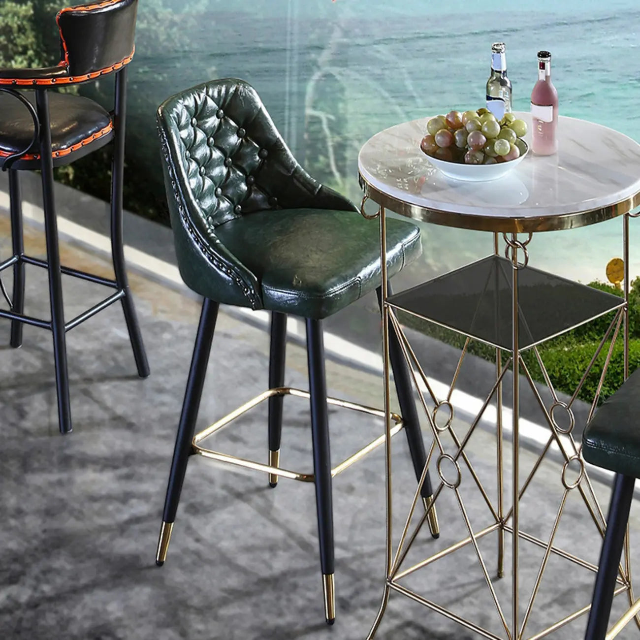 Tabourets de bar de comptoir glamour avec assise en cuir vert capitonné et dossier incurvé