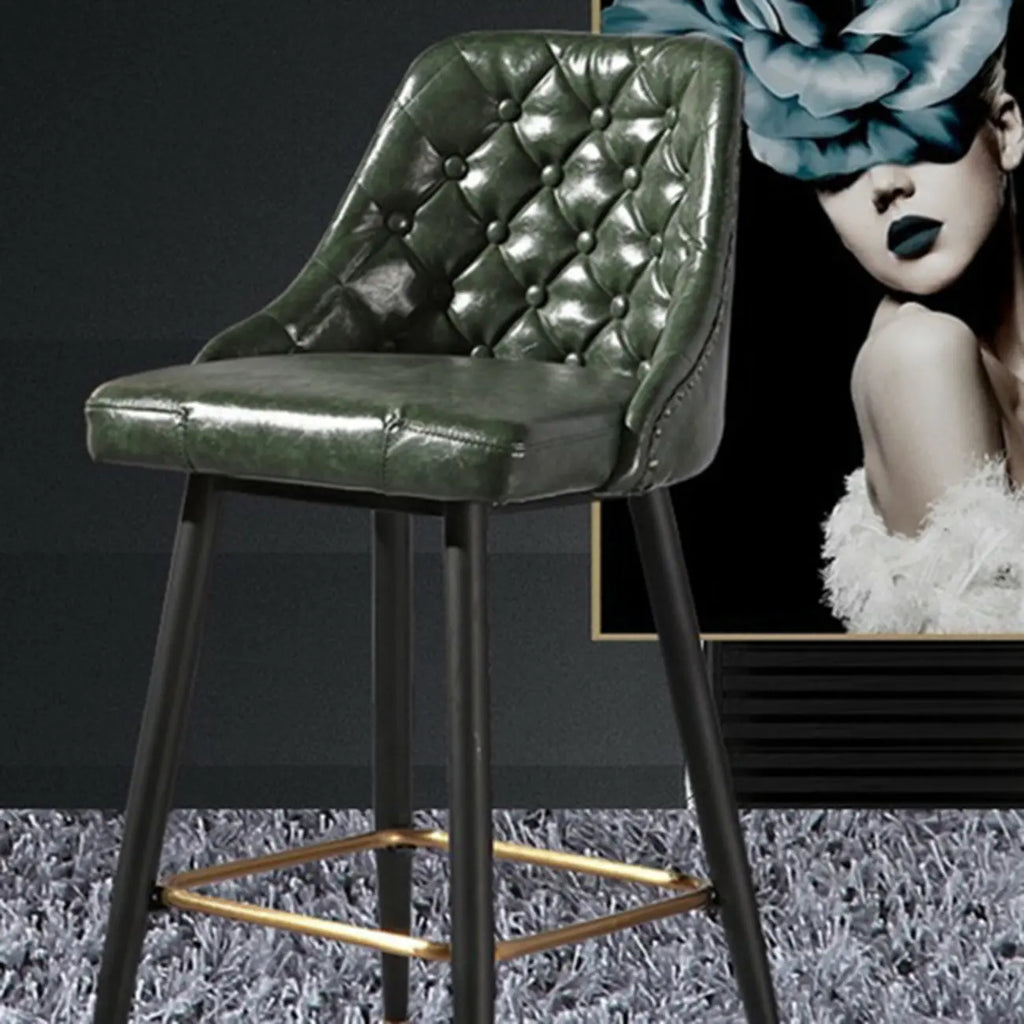 Tabourets de bar de comptoir glamour avec assise en cuir vert capitonné et dossier incurvé