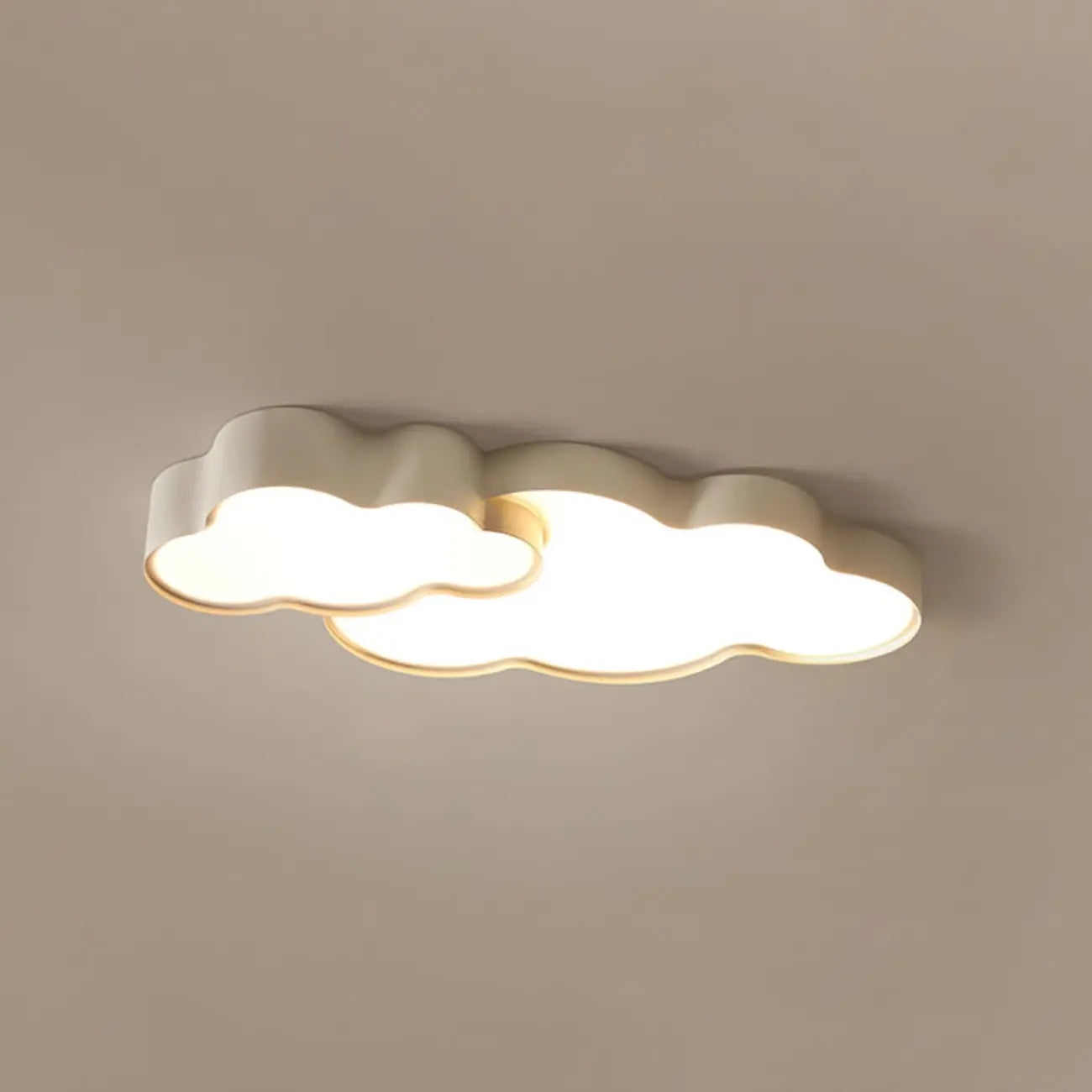 Plafoniera LED dimmerabile a nuvola da 21,5W per creare atmosfera in camera da letto