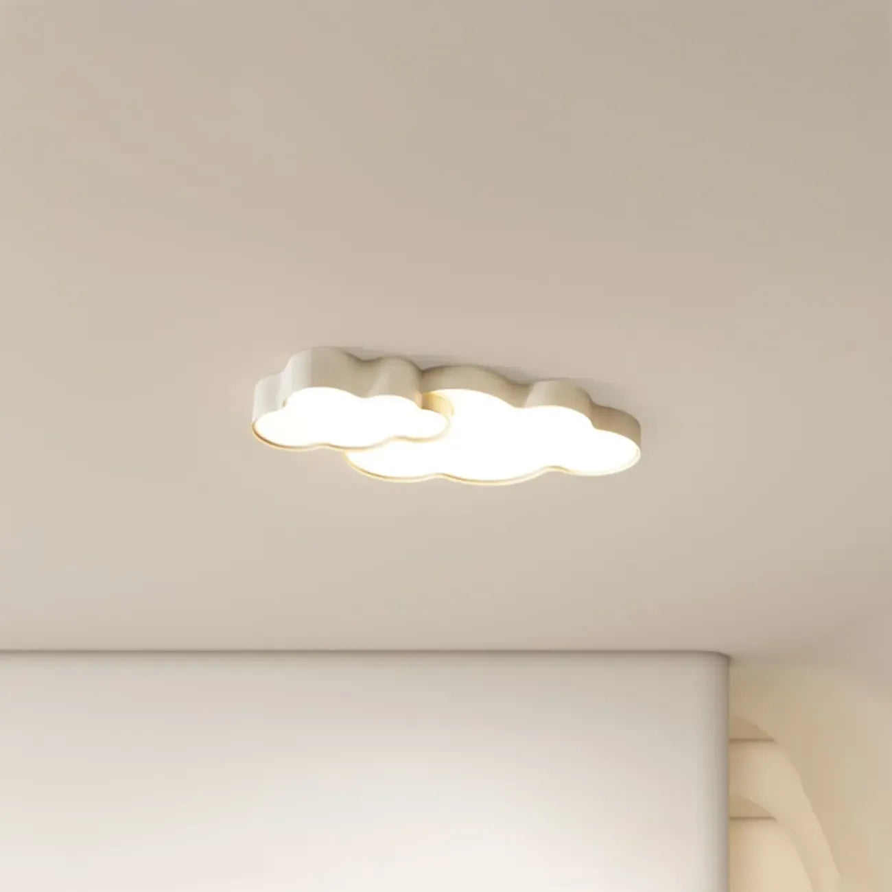 Plafoniera LED dimmerabile a nuvola da 21,5W per creare atmosfera in camera da letto