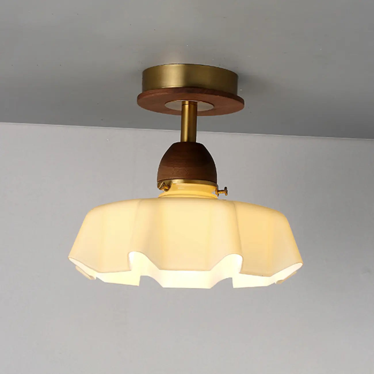 Plafonnier semi-encastré à dôme en verre dégradé caramel