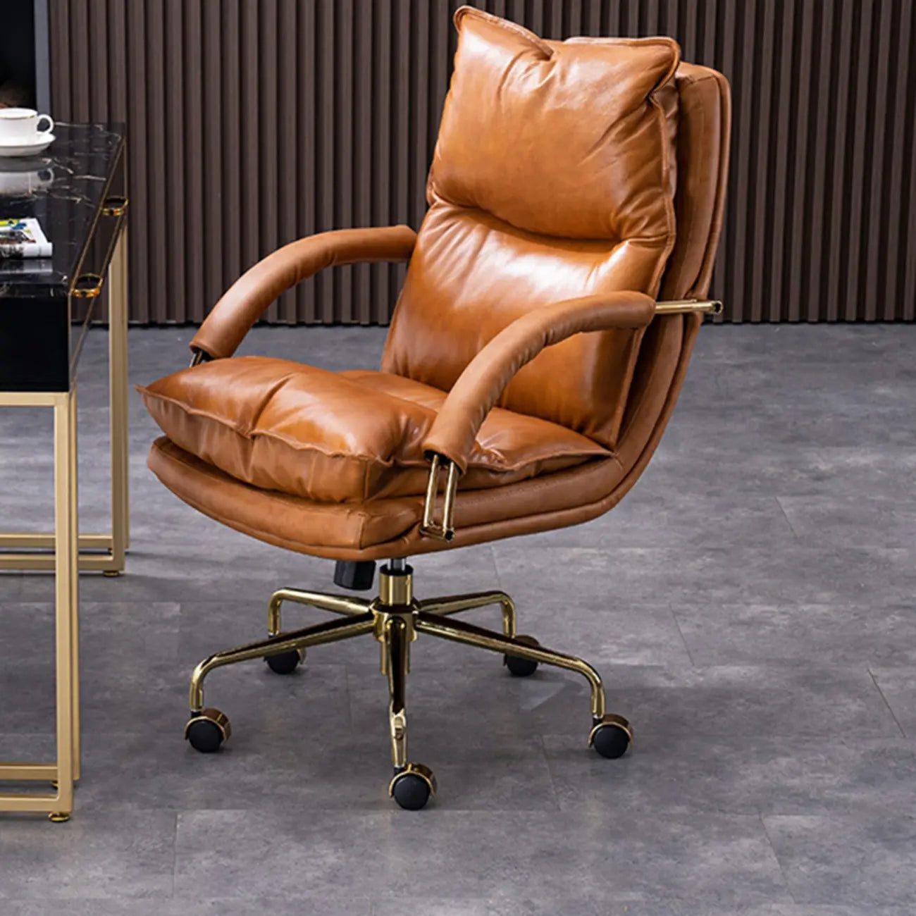 Chaise de bureau ergonomique à roulettes en cuir véritable marron
