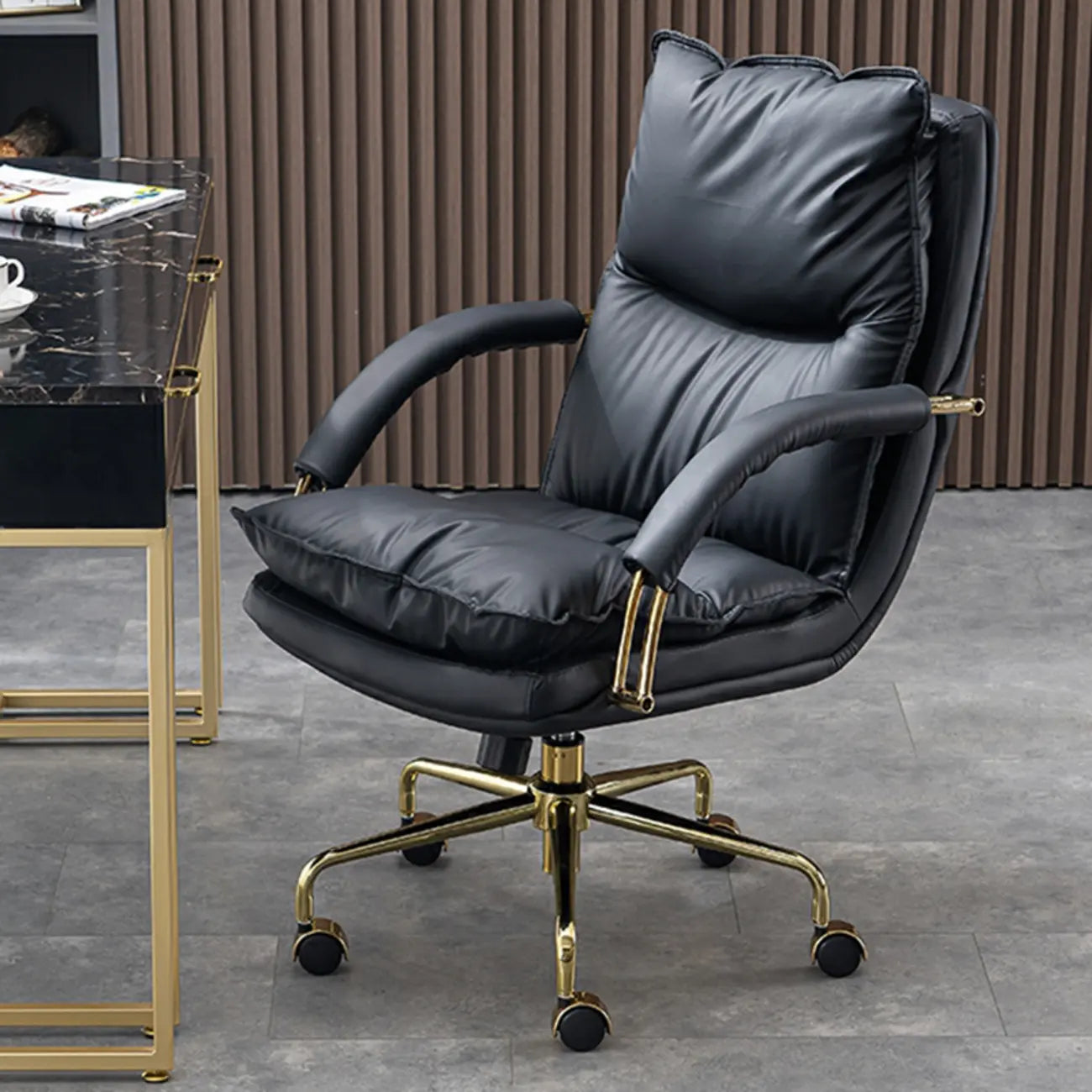 Chaise de bureau ergonomique à roulettes en cuir véritable marron
