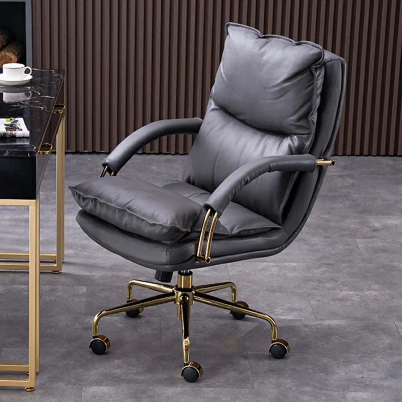 Chaise de bureau ergonomique à roulettes en cuir véritable marron