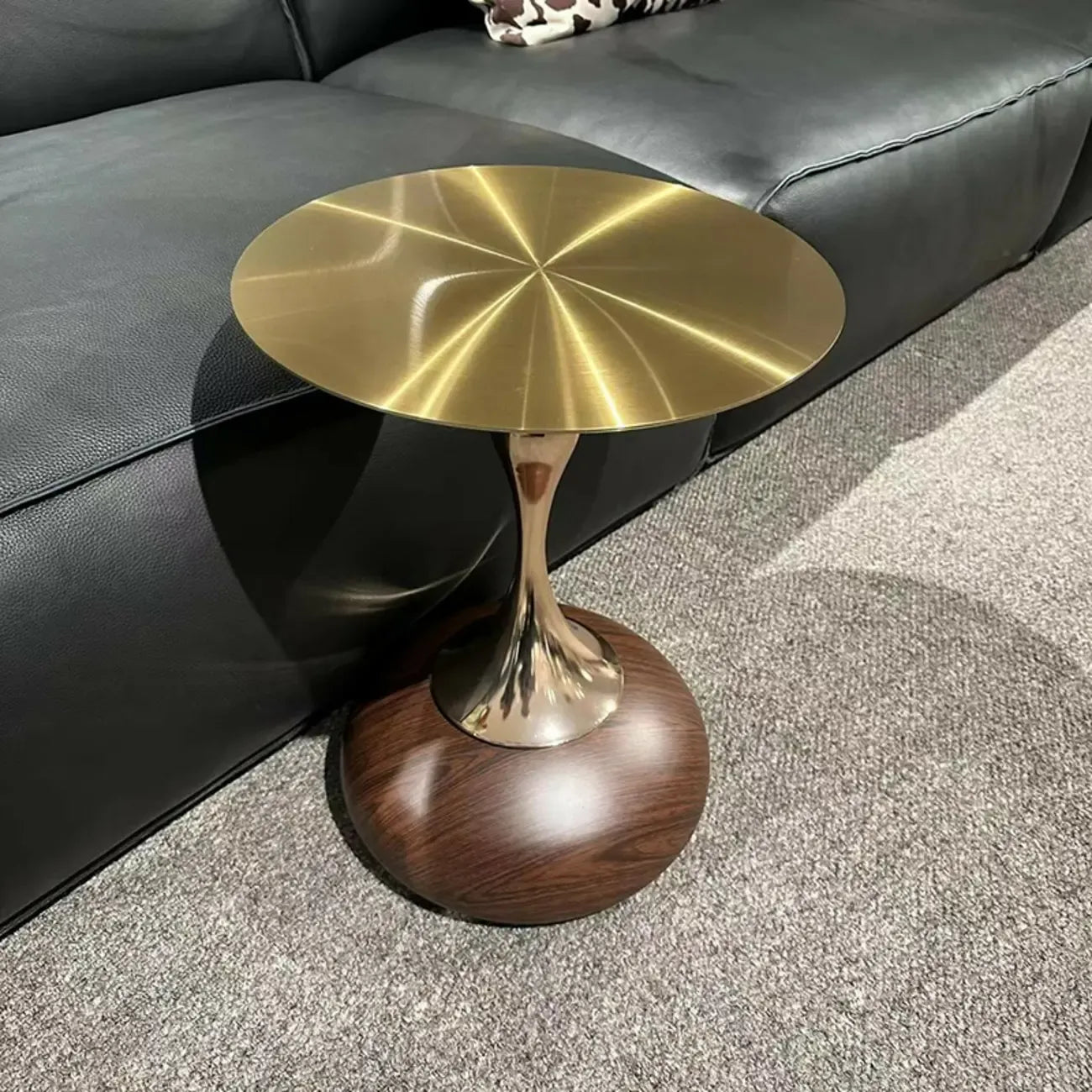 Table d'appoint ronde glamour en pierre dorée pour salon